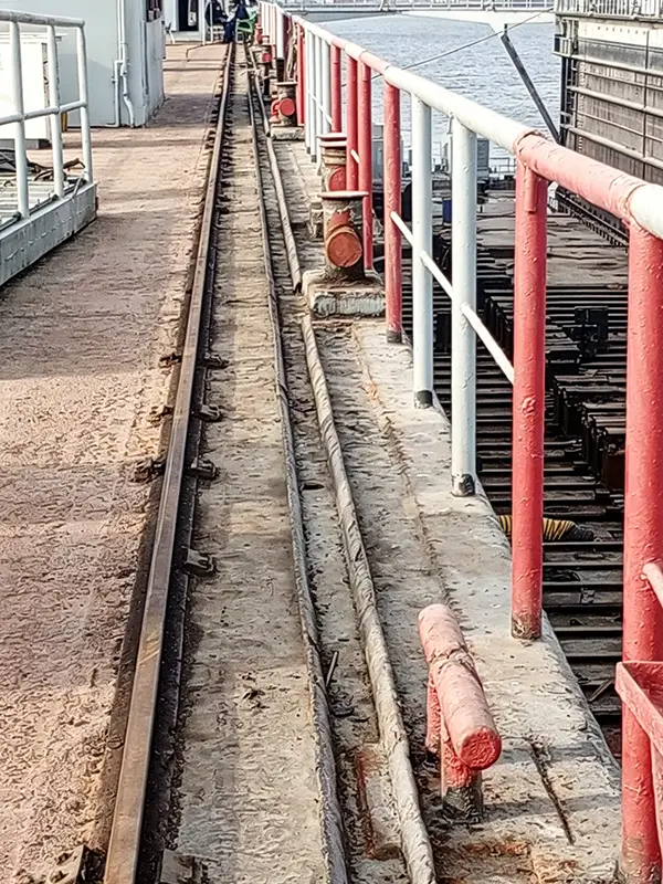 Corroded crane rail and fastenings
