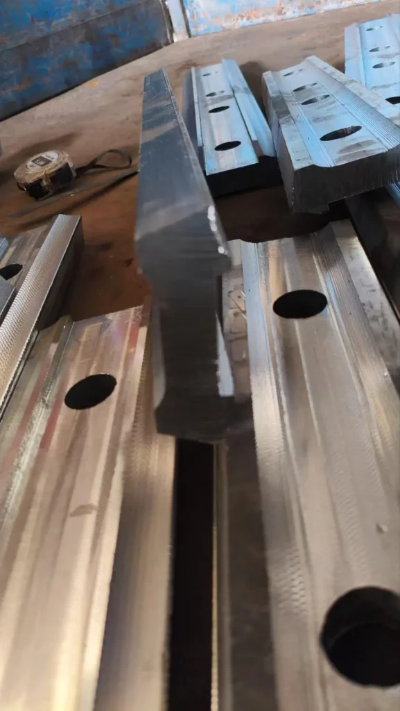 S49 rail fishplate side profile showing hole positions and contact surface geometry