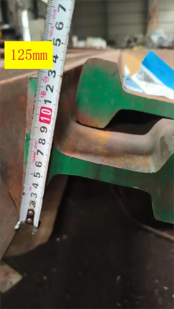 S49 rail base width measurement before delivery