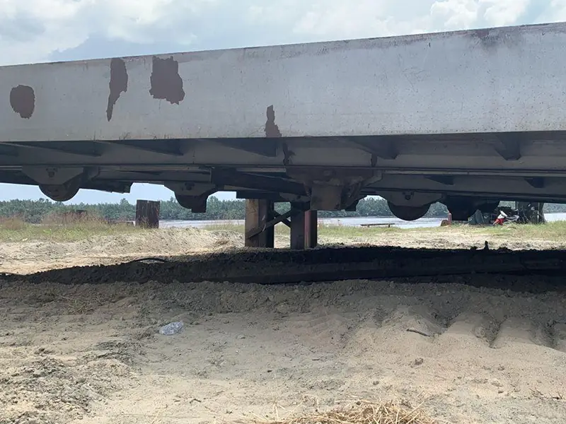 Bogie wheel undercarriage structure showing flanged wheels mounted on the rail-mounted platform